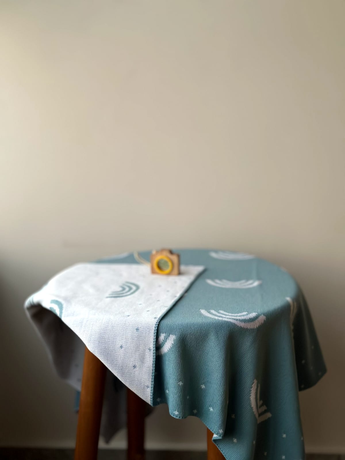 THIN KNITTED BLANKETS