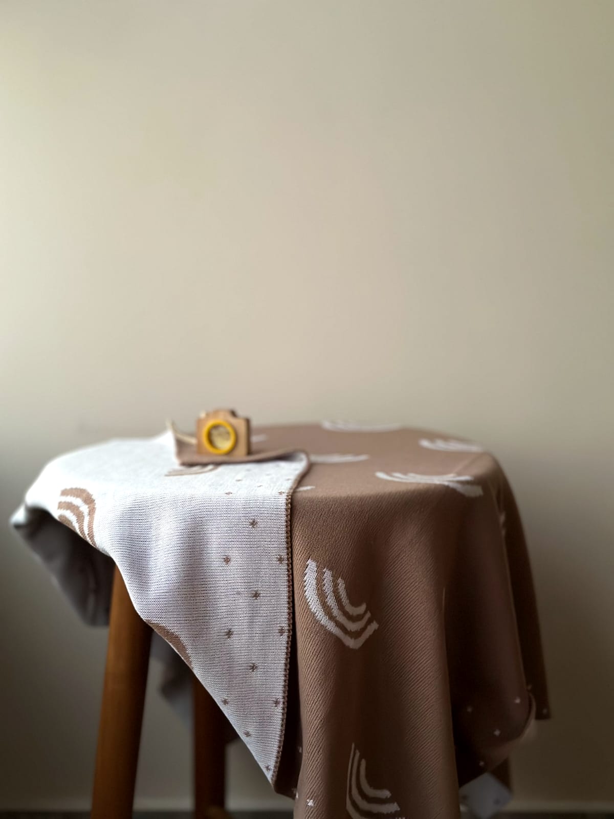 THIN KNITTED BLANKETS