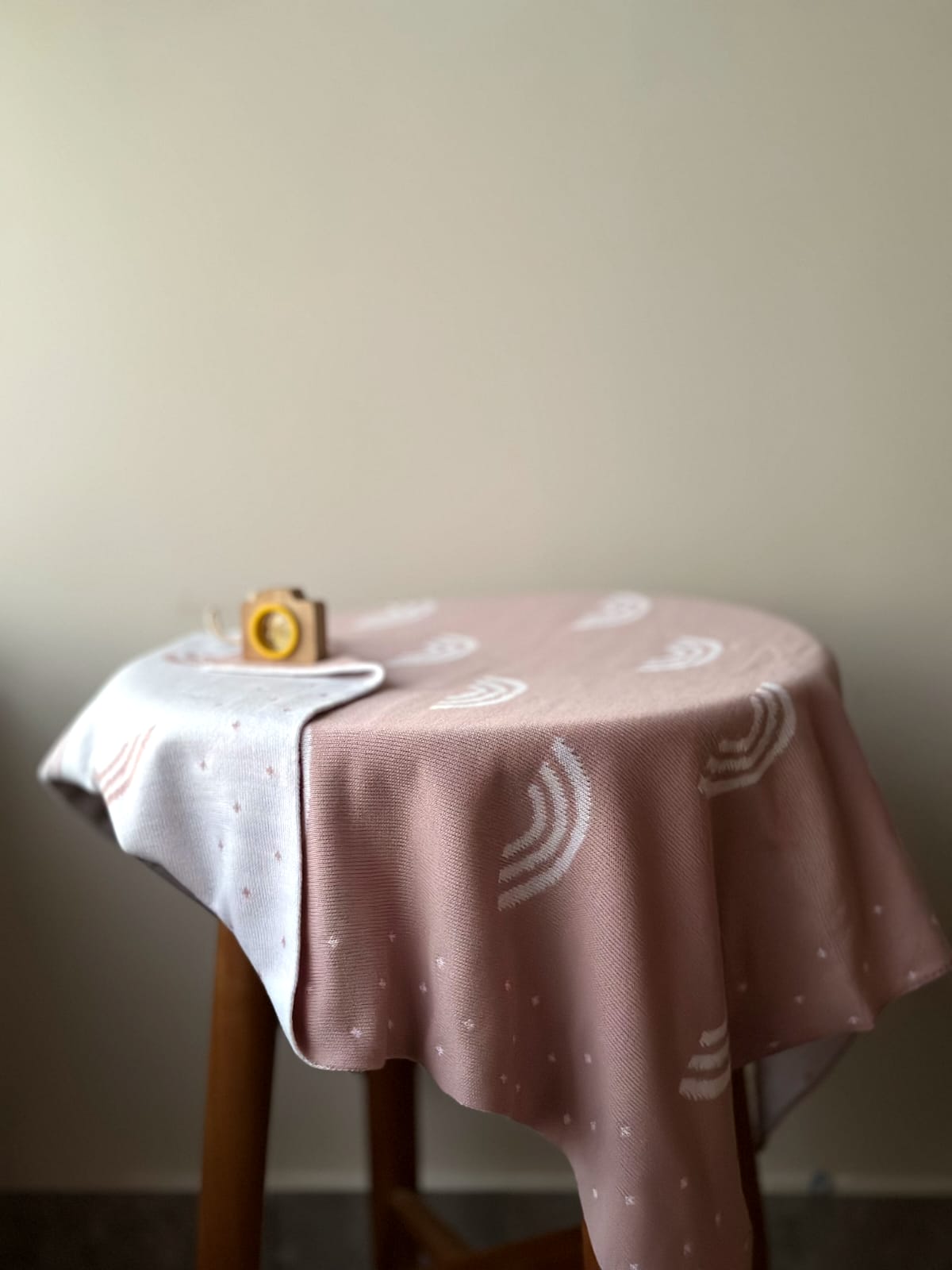 THIN KNITTED BLANKETS