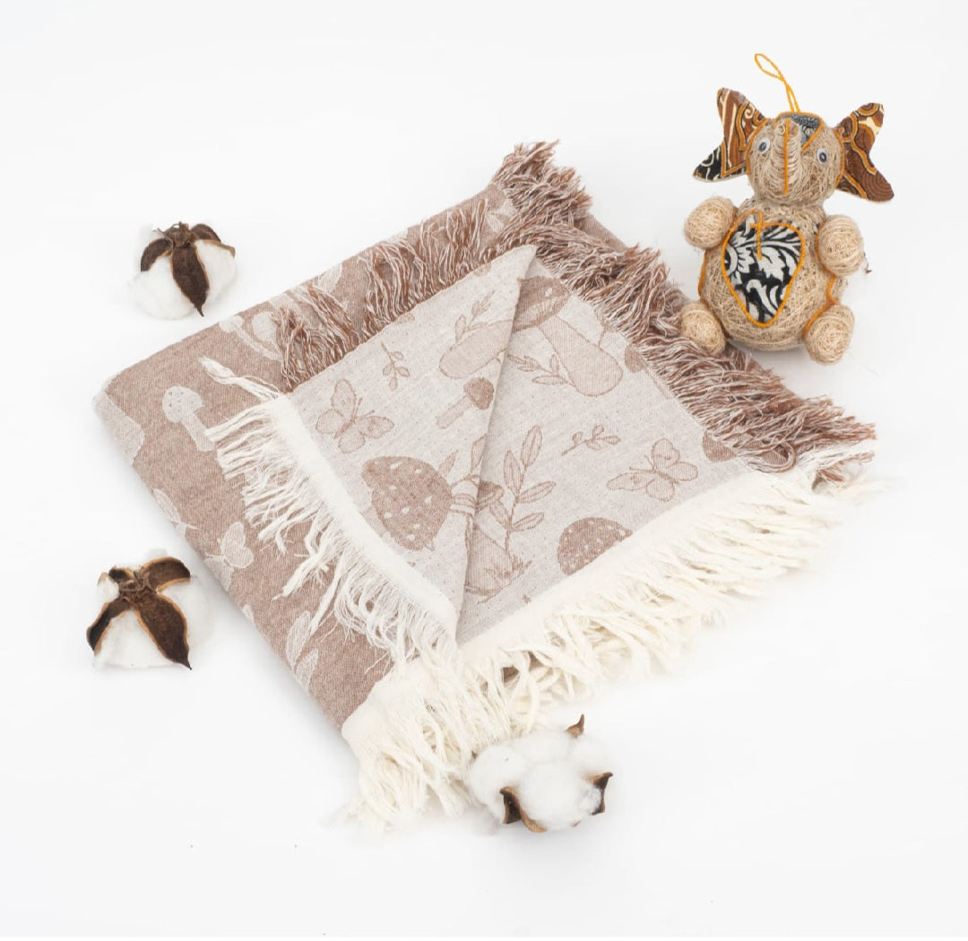 DOUBLE SIDED CONTRAST MUSLIN BLANKET