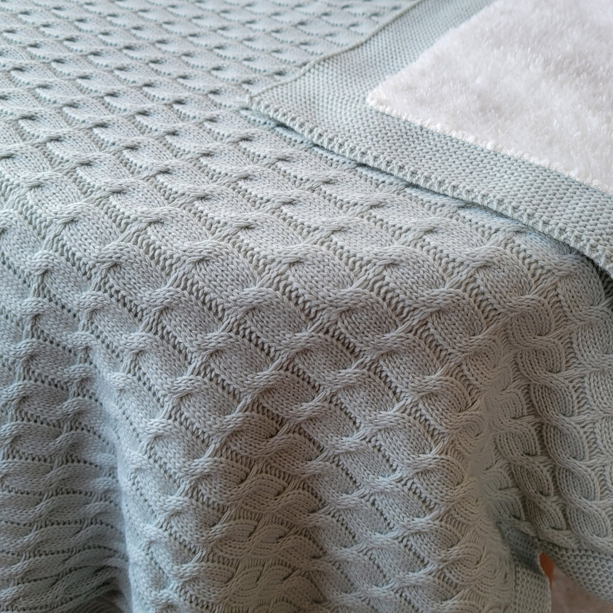 KNITTED DOUBLE SIDED SHERPA - baby blanket